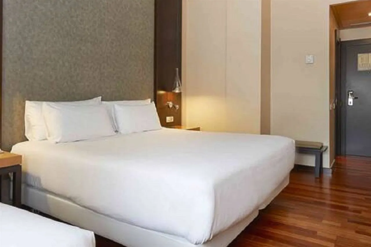 Nh Barcelona Eixample Hotell